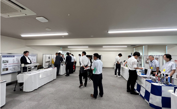 会議室13